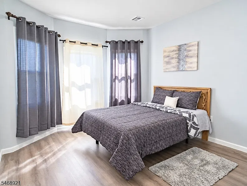 2 bed, 1.0 bath, $2,200 — Photo 3