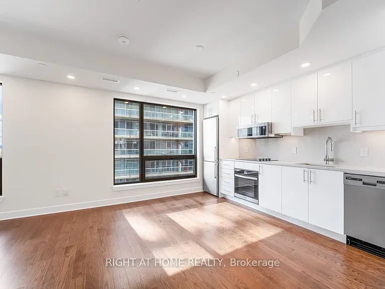 180 George St #1403 — Photo 1