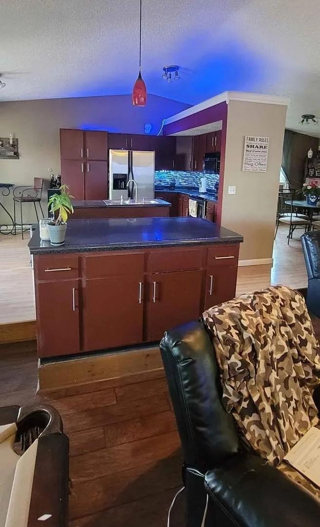 3 bed, 1828 sqft, $2,000 — Photo 4