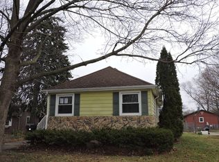 31 S Clifton Ave, Elgin, IL 60123