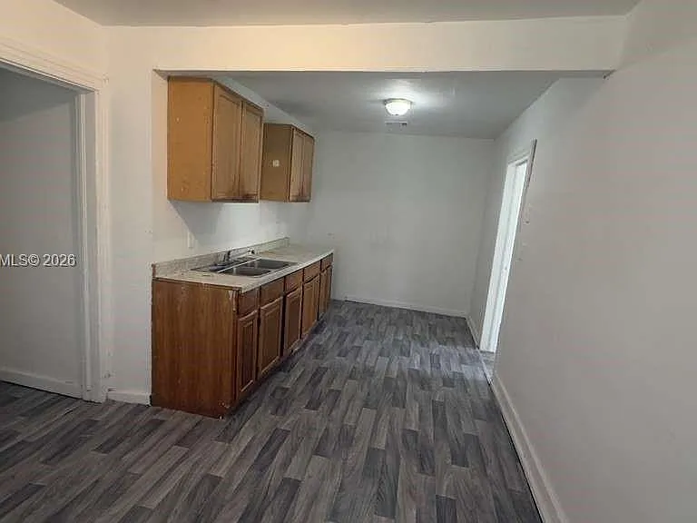 2748 Broadway Ave — Photo 21