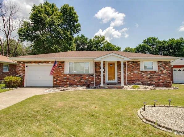 971 Cedar Dr, Wood River, IL 62095
