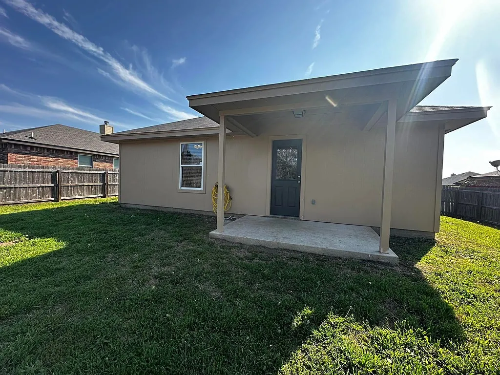Building Photo - 2711 Montague County Dr