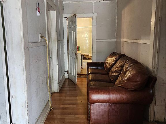 3rd image of 1717 Maury St