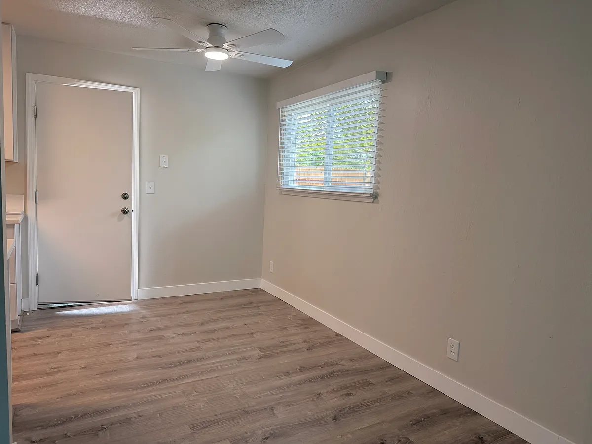Building Photo - 8250 Greenhills Way