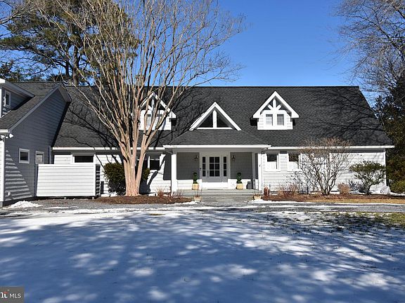 2nd image of 601 Cove Rd