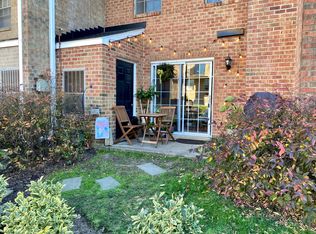 929 S Rolfe St #A, Arlington, VA 22204