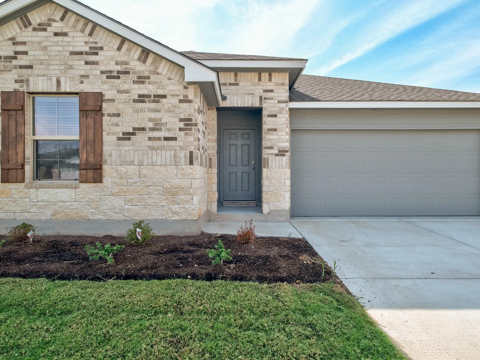 4 bed, 2.0 bath, 1665 sqft, $1,950 — Photo 2