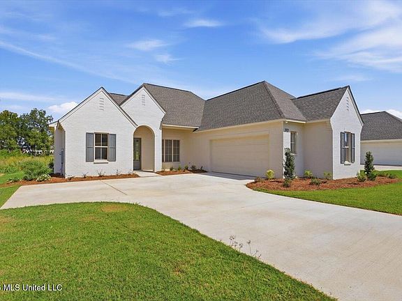2nd image of 392 Aurora Cir