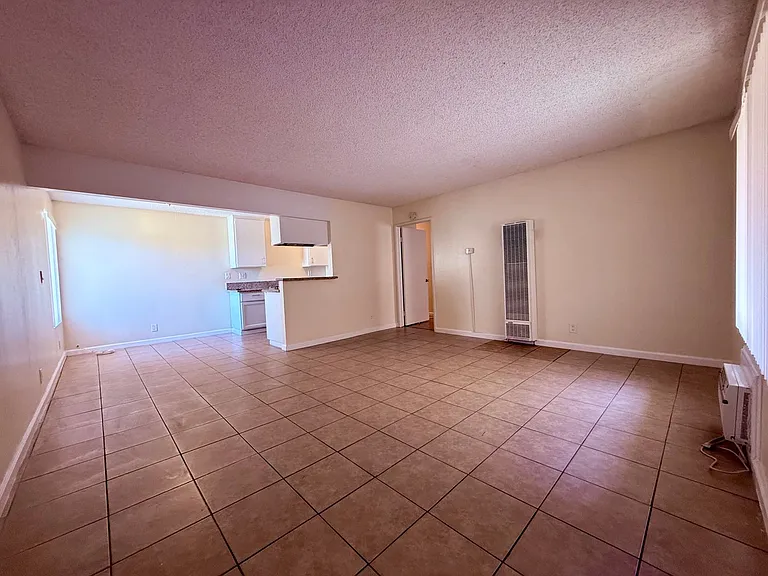 3300 W Orange Ave — Photo 8