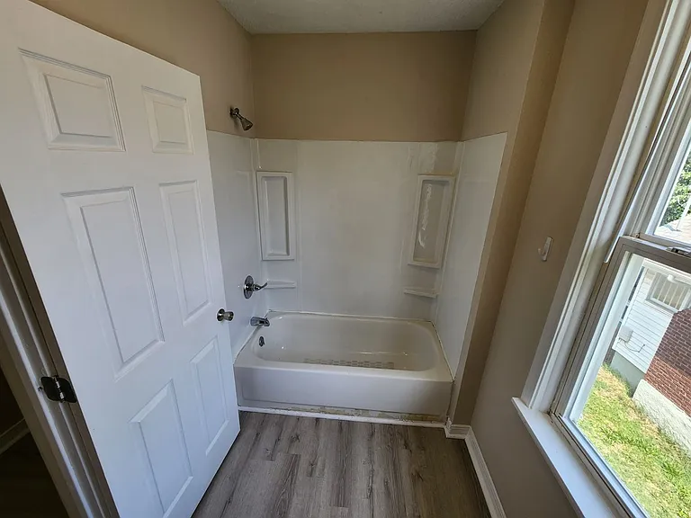1342 N Broadway Ave #1 — Photo 30