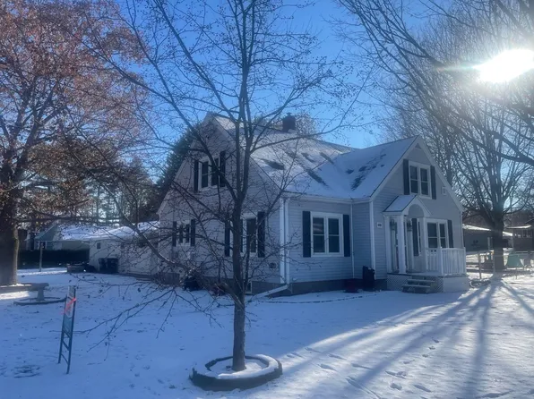 600 S Pine St, Weyauwega, WI 54983