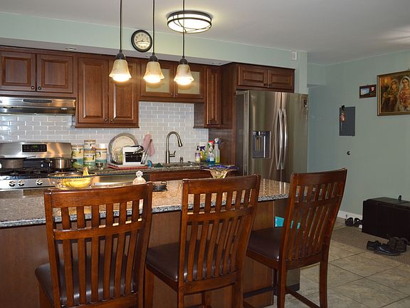 5th image of 110 W Butterfield Rd APT 402S