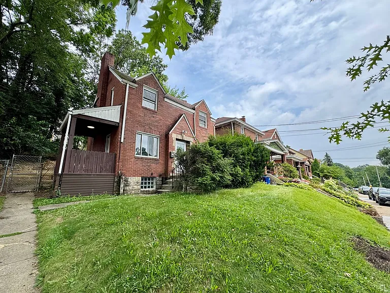 2432 Starkamp St — Photo 3