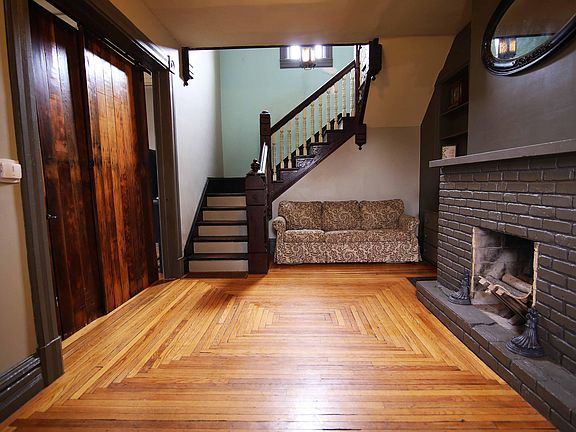 4th image of 503 East St