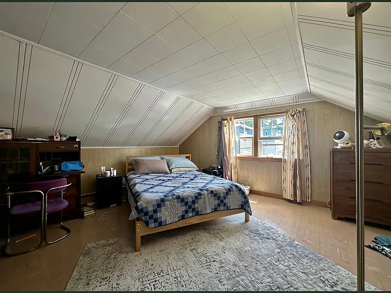 129 Lawrence St — Photo 4