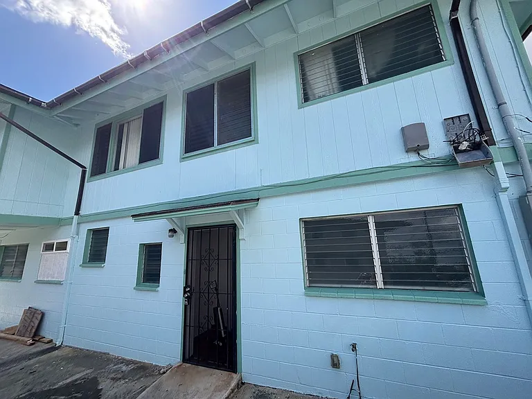 2429 N School St — Photo 12