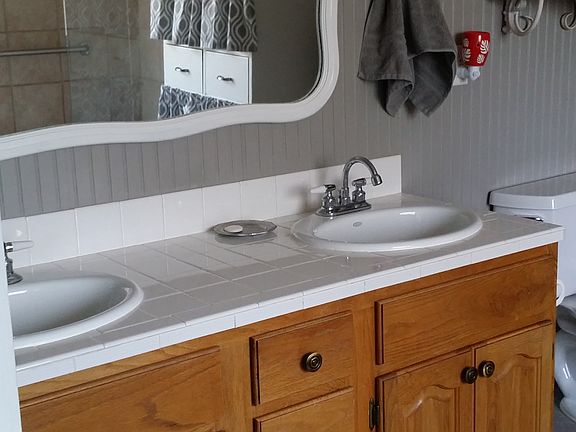3rd image of 4 Sunderland Dr
