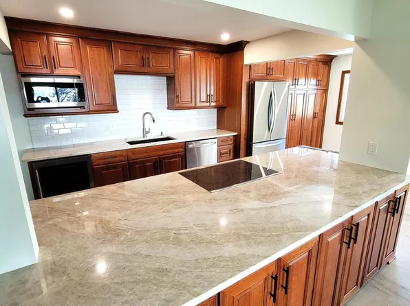 1138 Pilgrim PARKWAY, Elm Grove, WI 53122