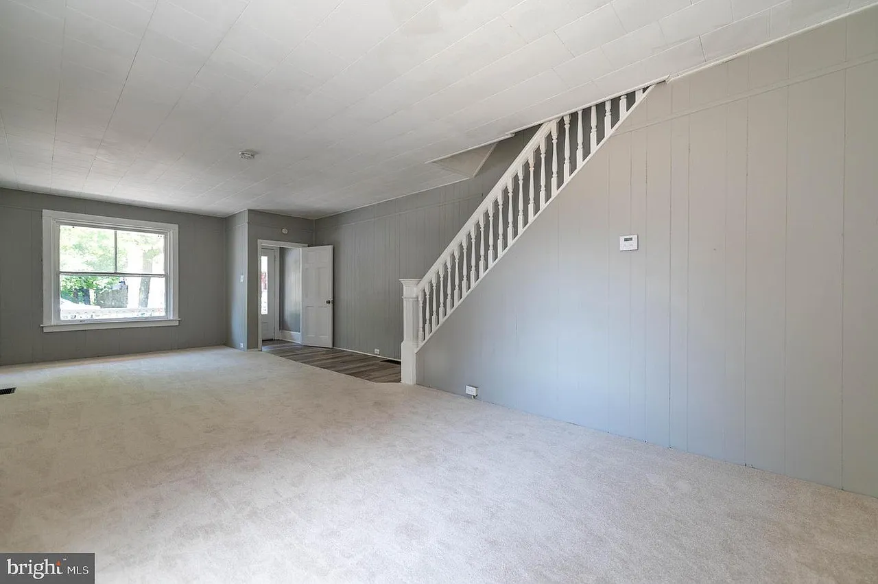 5 bed, 1900 sqft, $2,195 — Photo 2
