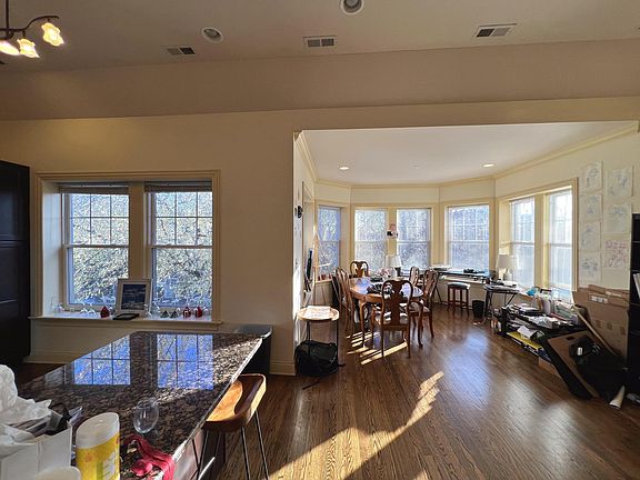 5th image of 1424 W Lunt Ave #5