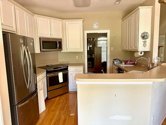 3rd image of 5182 Forest Oaks Dr