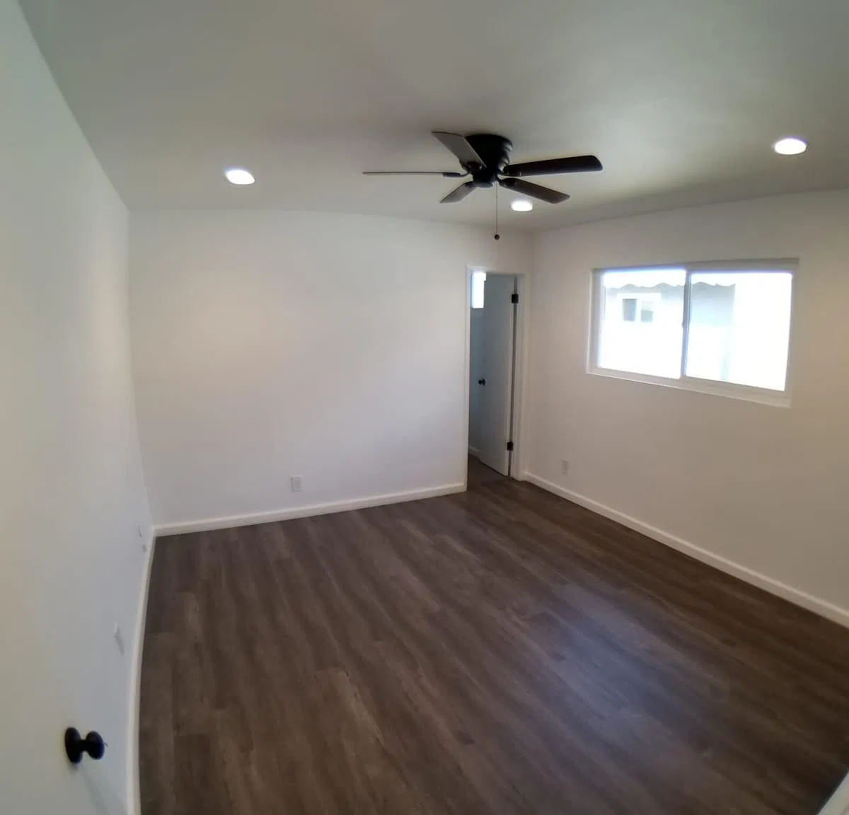 3 bed, 1100 sqft, $3,200 — Photo 3