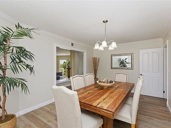 4th image of 2721 Royal Crest Dr