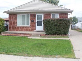 16887 Chesterfield Ave, Eastpointe, MI 48021