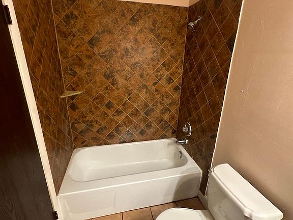 3rd image of 18W140 Suffield Ct APT G106