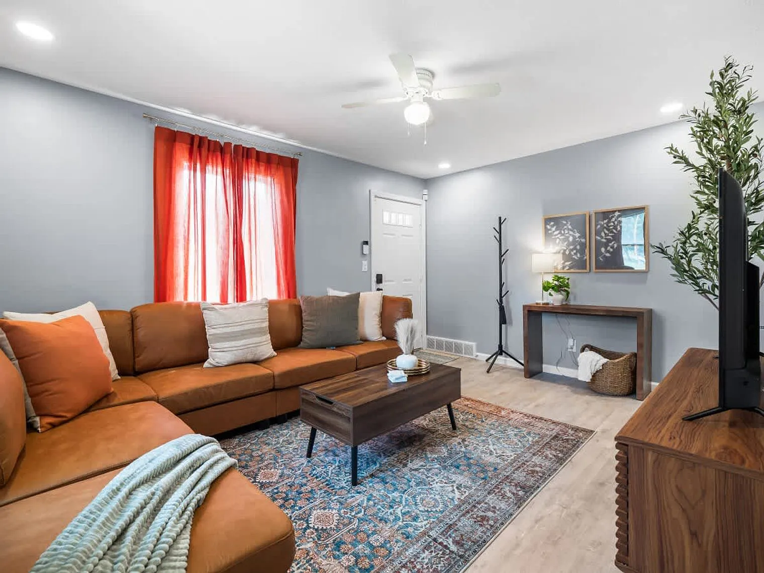 3 bed, 2.0 bath, 1517 sqft, $2,991 — Photo 3