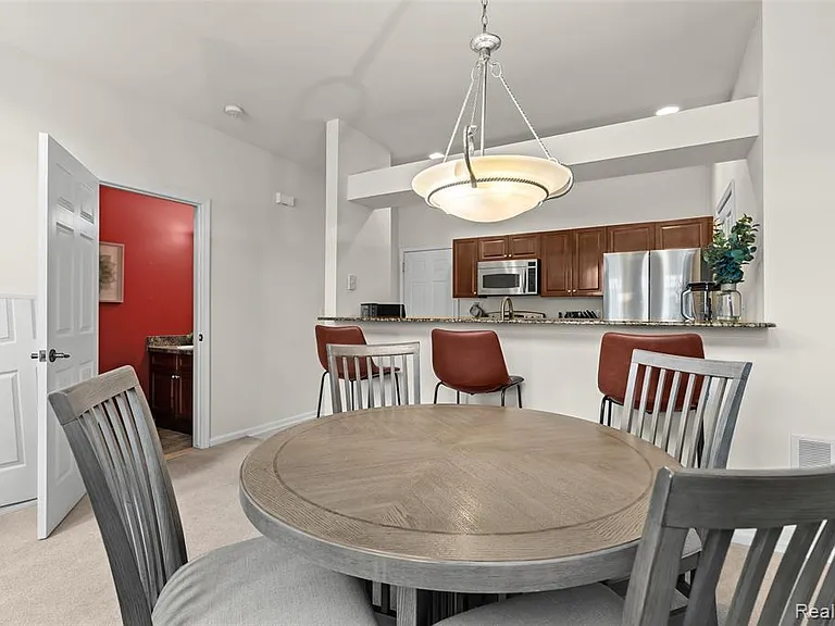 17 N Squirrel Rd — Photo 14