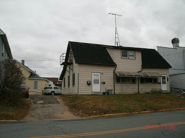 115 N Main St #1/2