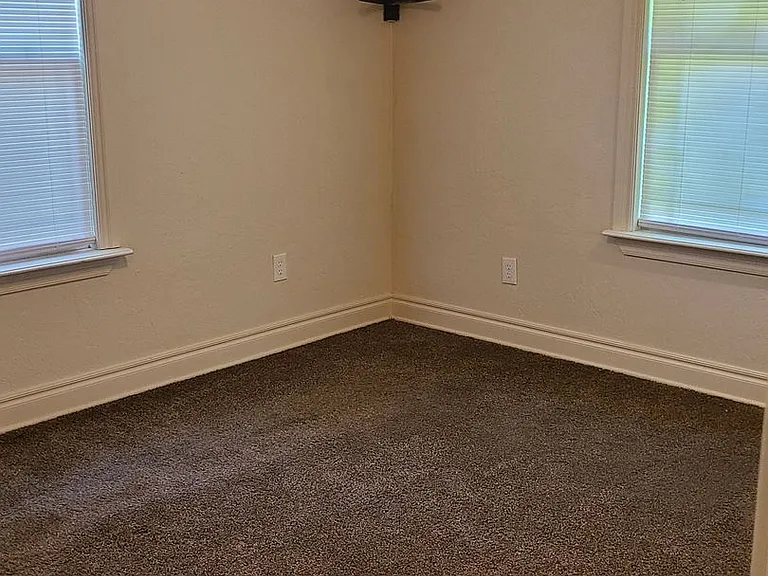 1216 Westlawn Dr — Photo 13