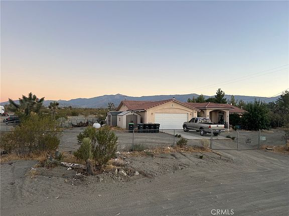 3rd image of 2825 Del Rosa Rd