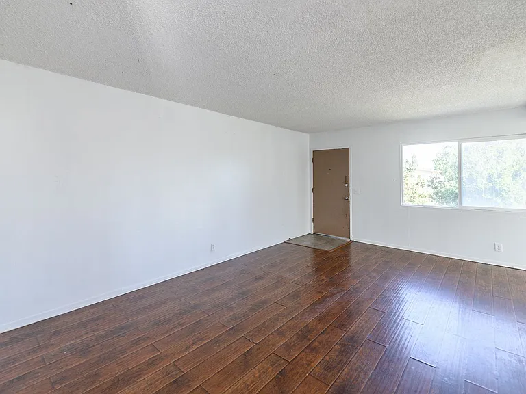 2506 S Rosewood Ave — Photo 15