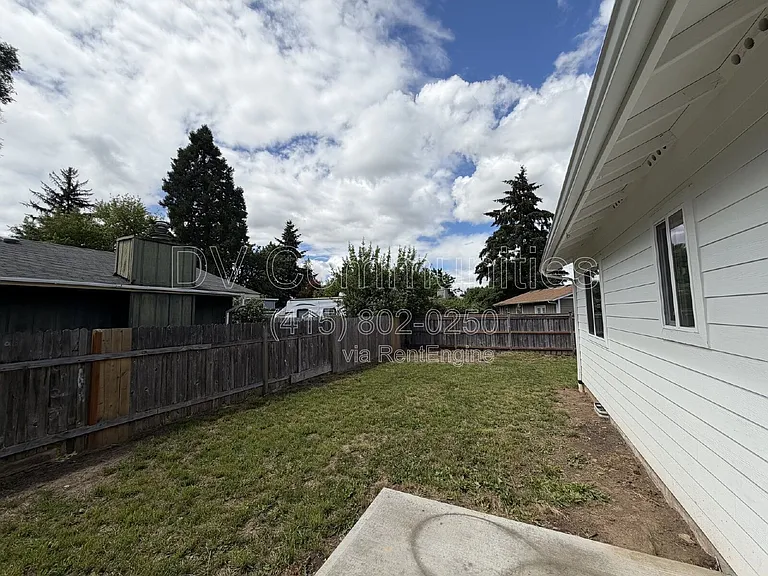 1246 Hughes St — Photo 20