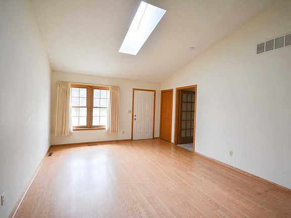 2nd image of 2247 Valleyhigh Dr NW