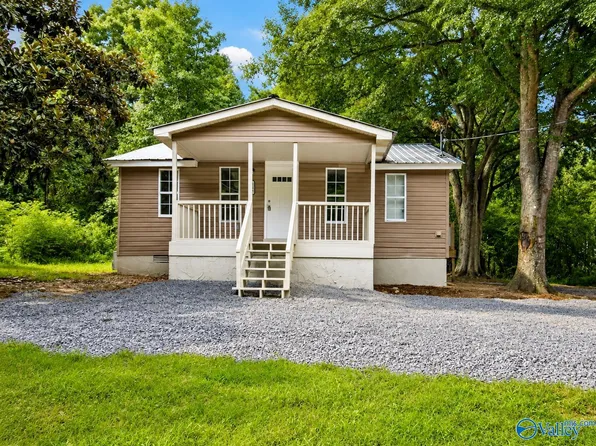 348 Vivian Jarrett Cir, Arab, AL 35016