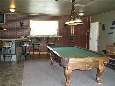 Media/Recreation room w/granite wet bar and surround sound