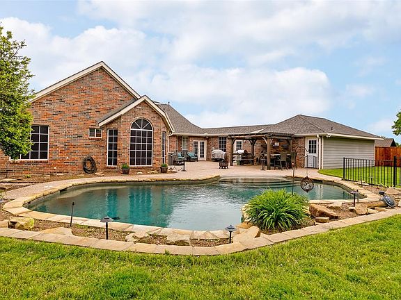 3rd image of 517 Stone Creek Dr