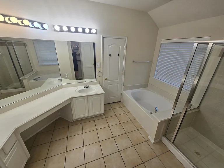 8405 Luzerne Dr — Photo 8