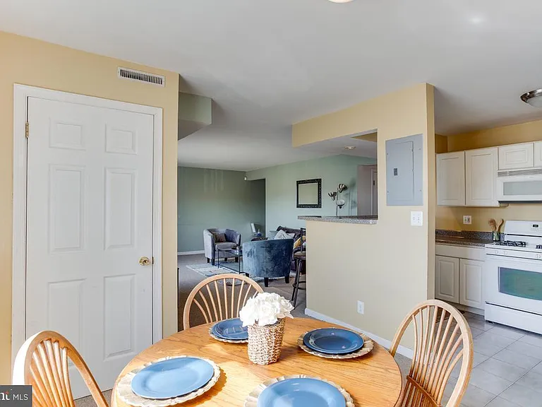 2500 Markham Ln — Photo 10
