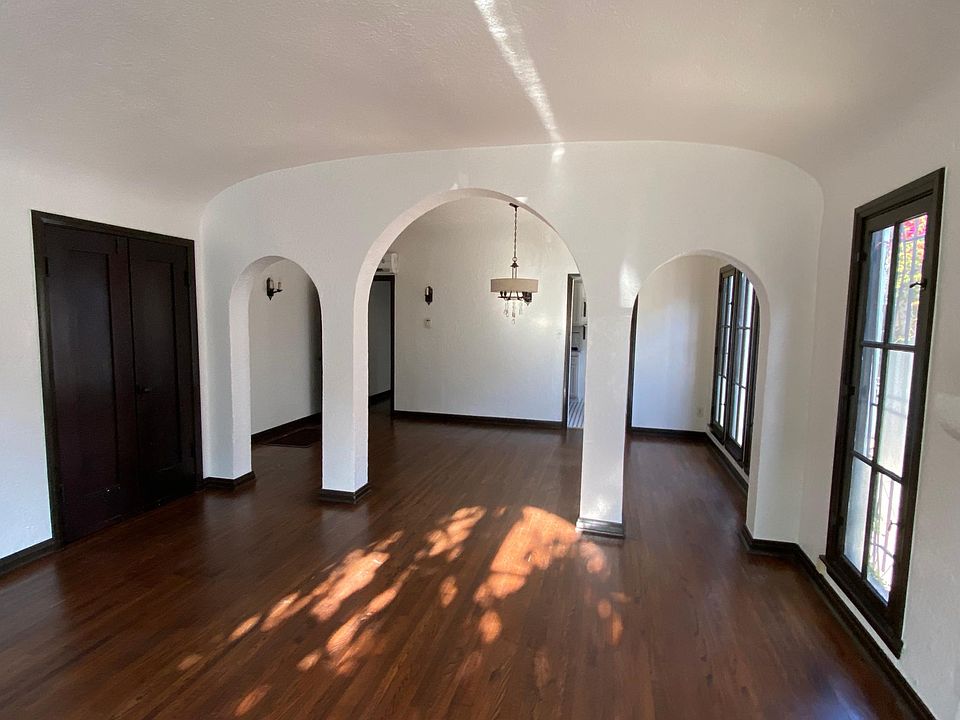 Open floor plan dining area & living area.