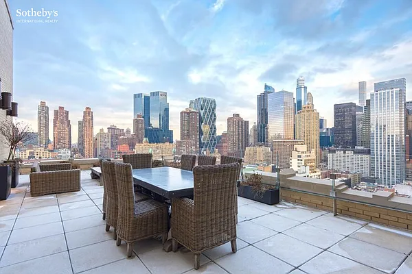 Sold by Sotheby's International Realty | media 13