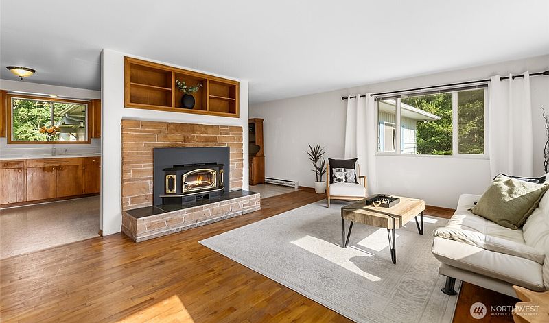 3rd image of 6847 Libby Road NE