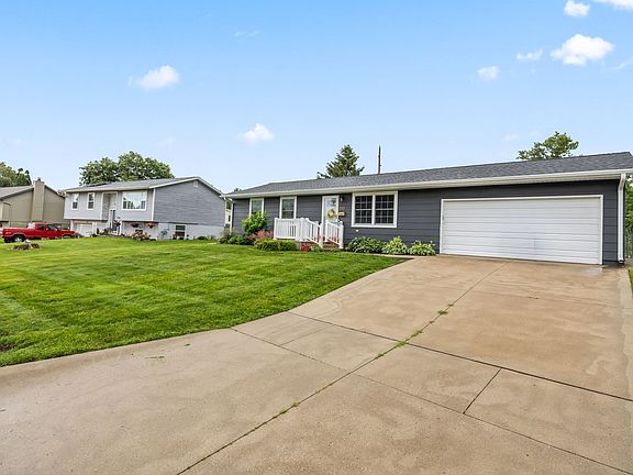 2nd image of 313 Thunderbird Dr