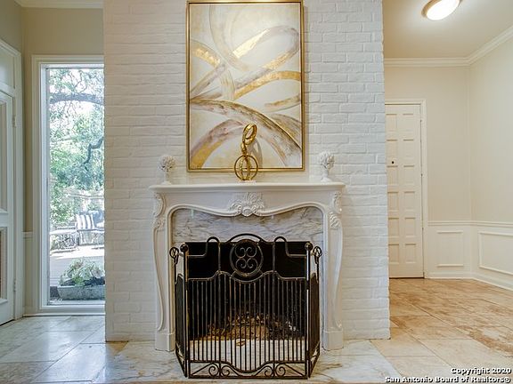 5th image of 5425 N New Braunfels Ave