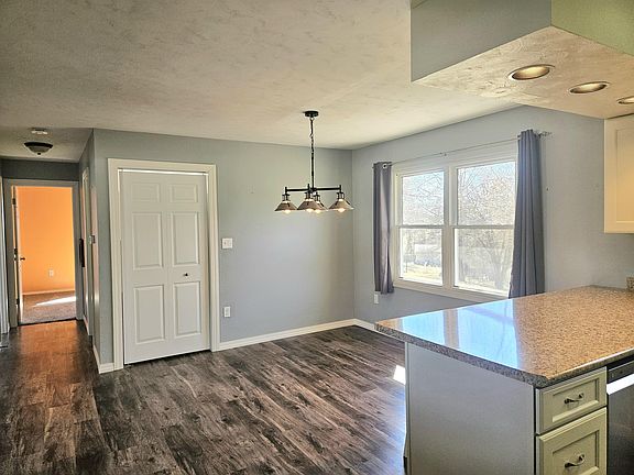 5th image of 2762 Centerview Rd