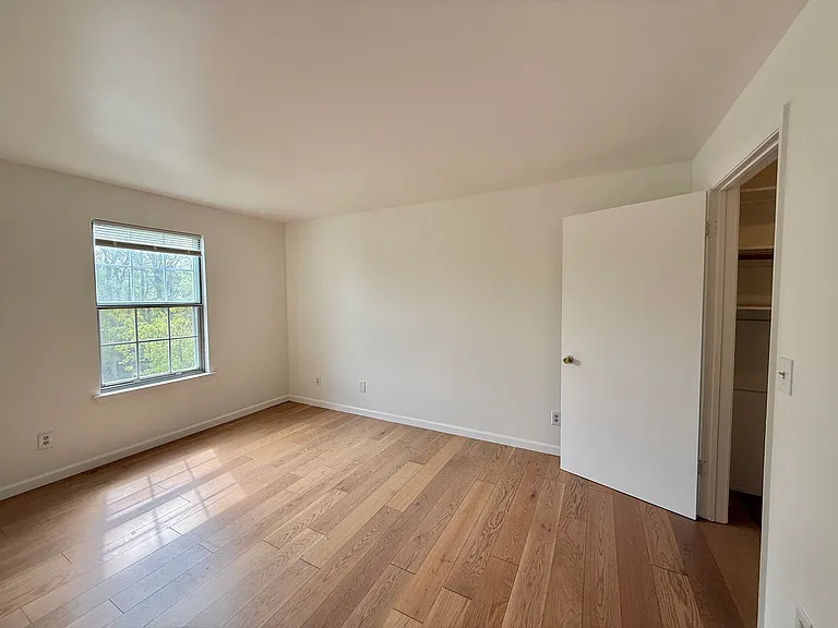 901 Tuliptree Ct — Photo 5
